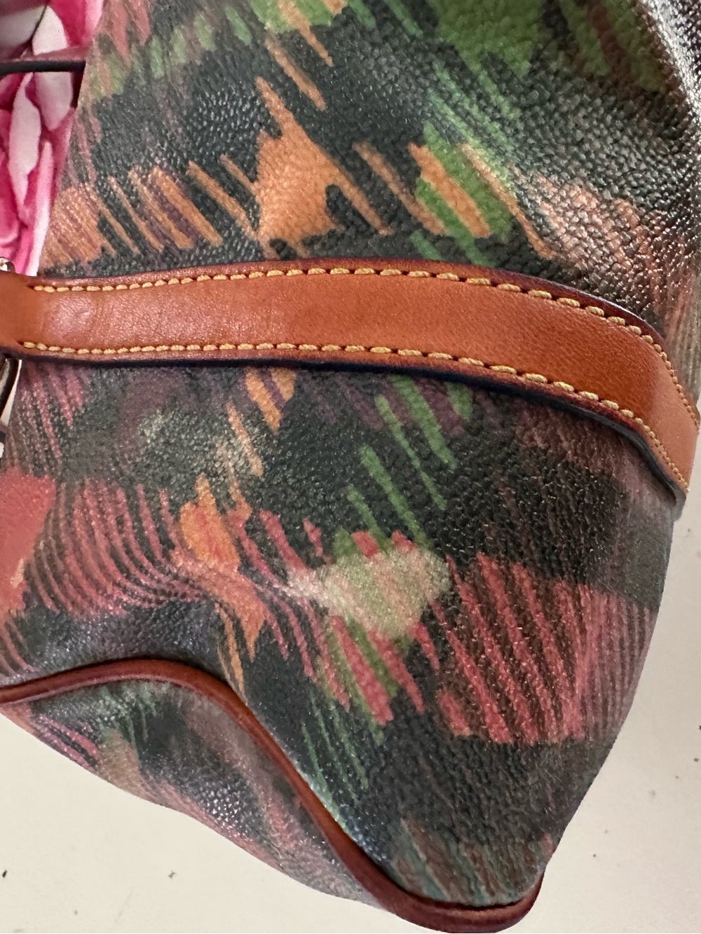 Dooney & Bourke Y2K Rainbow 🌈 Tartan Barrel Shoulder Bag with Heart Charm - Picture 5 of 14